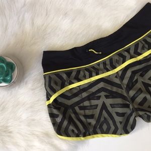 Lululemon | Run times short 4 way chevron shuffle